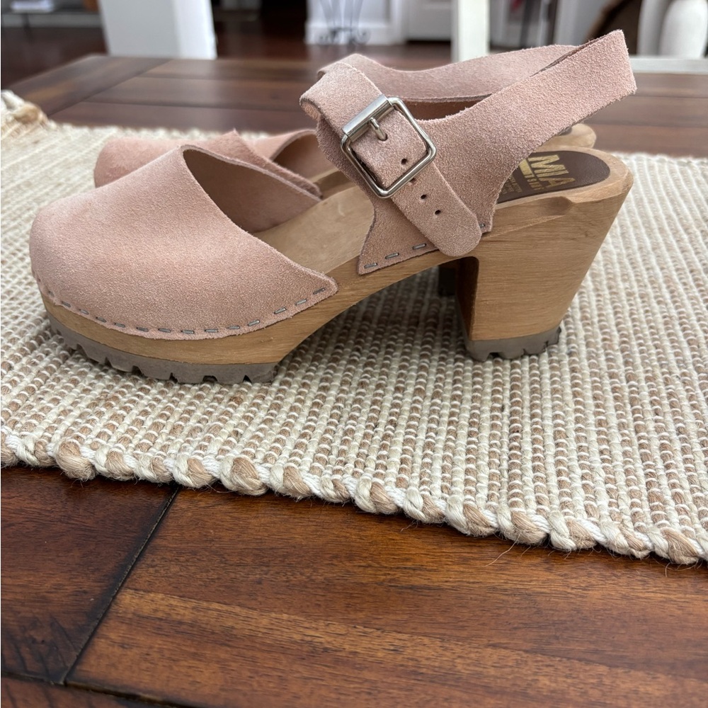 MIA ABBA Swedish Closed Toe Blush Suede Clogs. NEVER WORN size 39.